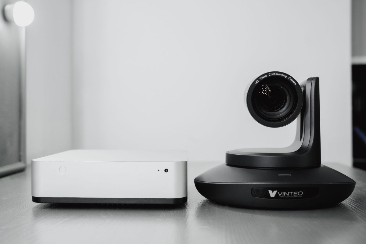 AVC-ST1080-01 Групповой терминал Vinteo ST 1080 в комплектации: PTZ USB2.0 камера х12 оптический зум