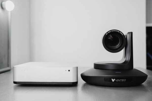 AVC-ST720-01 Групповой терминал Vinteo ST 720 в комплектации: PTZ HDMI камера х12 оптический зум; микрофон; ИК пульт; набор соединительных кабелей